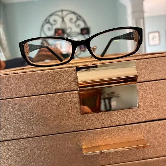 Authentic Chanel Elegant Beige and Black Camellia Accent Reading Glasses - Picture 4 of 8